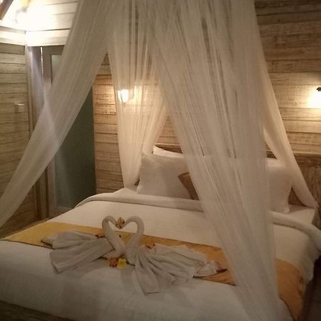 נוסה-למבונגן Tiki Bar And More מראה חיצוני תמונה