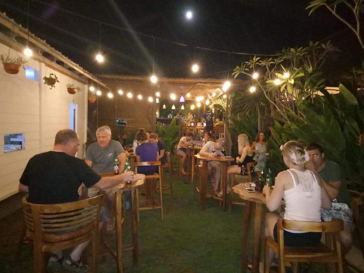 נוסה-למבונגן Tiki Bar And More מראה חיצוני תמונה