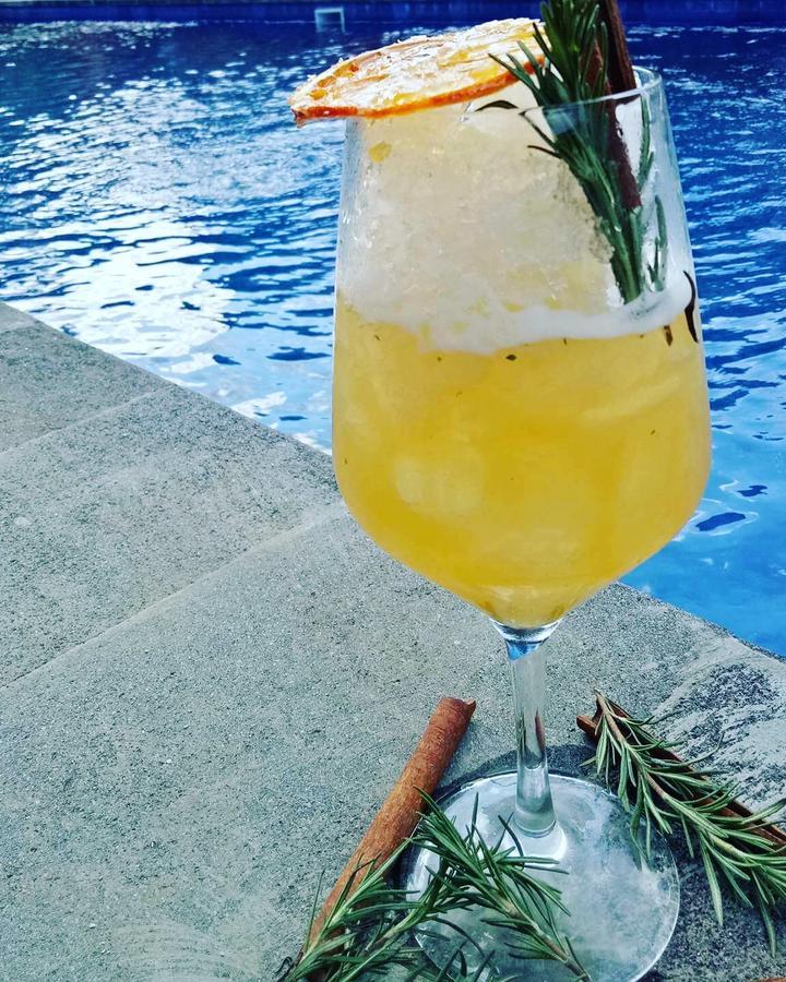 נוסה-למבונגן Tiki Bar And More מראה חיצוני תמונה