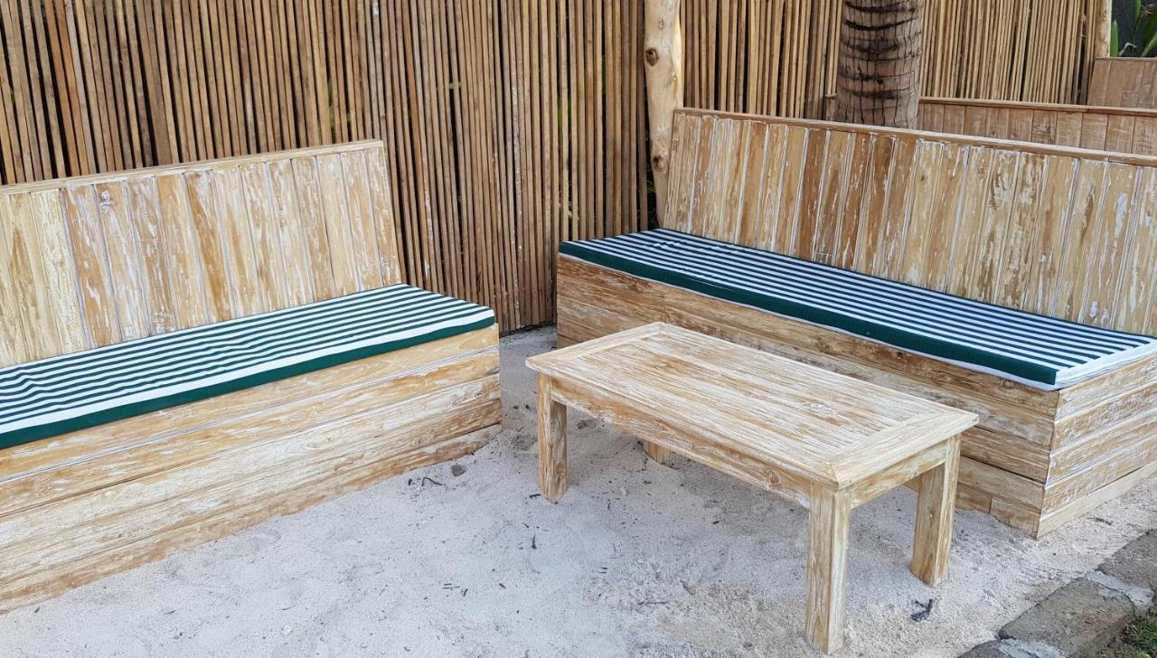 נוסה-למבונגן Tiki Bar And More מראה חיצוני תמונה